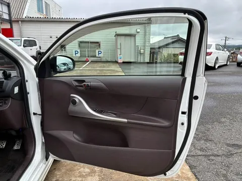 Toyota iQ