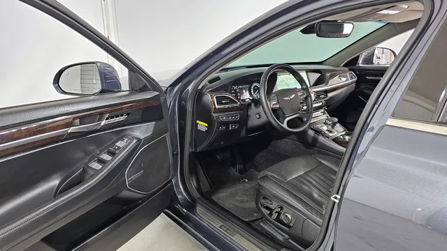 Genesis G90 (EQ900)