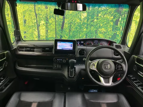 Honda N-BOX Custom