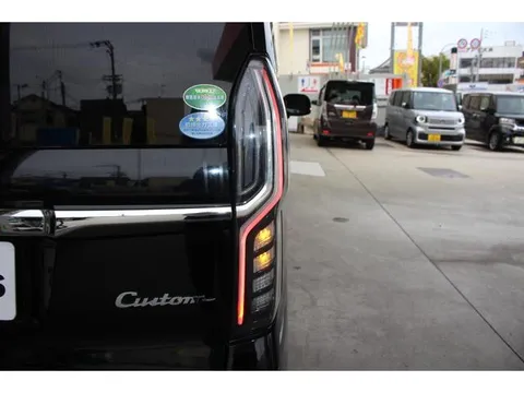 Honda N-BOX Custom