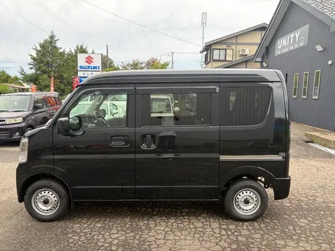 Nissan Clipper Van