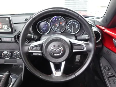 Mazda MX-5 (Roadster)