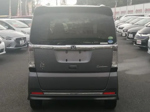 Honda N-BOX Custom