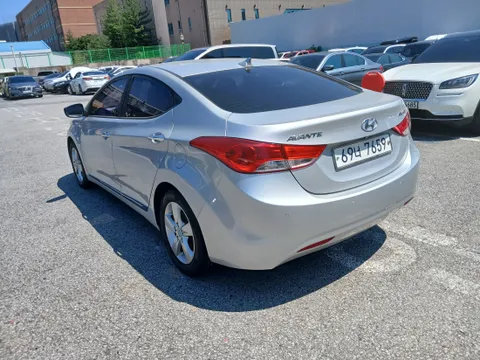 Hyundai Elantra (Avante)