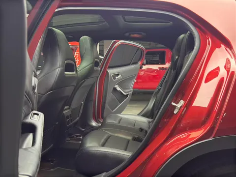 Mercedes-Benz Mercedes-Benz GLA