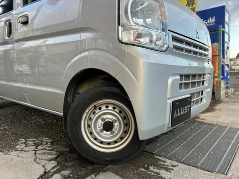 Mitsubishi Minicab Van
