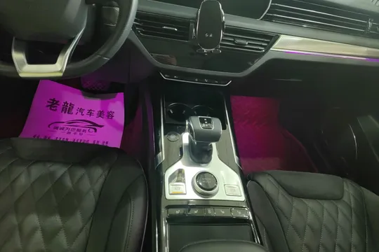 Hongqi HS5