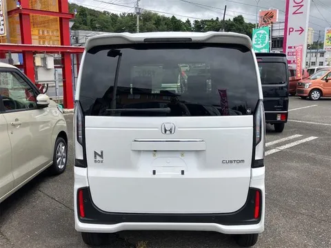 Honda N-BOX Custom