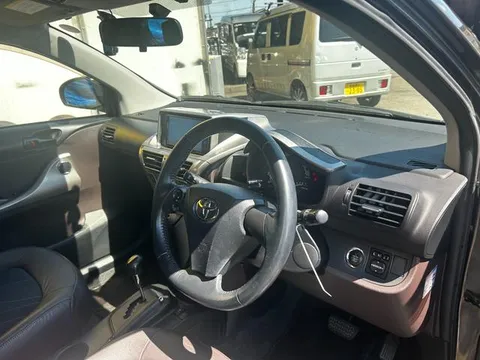 Toyota iQ