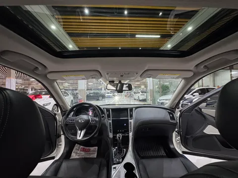Infiniti Q50L