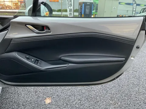 Mazda MX-5 (Roadster)