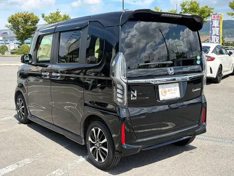 Honda N-BOX Custom