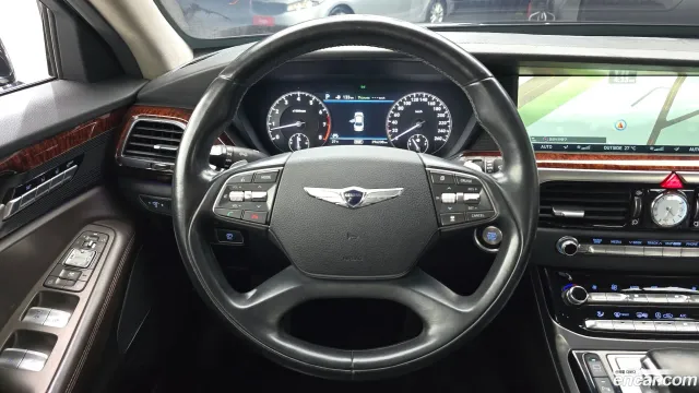 Genesis G90 (EQ900)