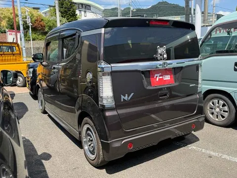 Honda N-BOX Slash