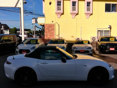 Mazda MX-5 (Roadster)
