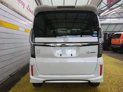 Honda N-BOX Custom