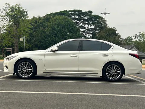 Infiniti Q50L