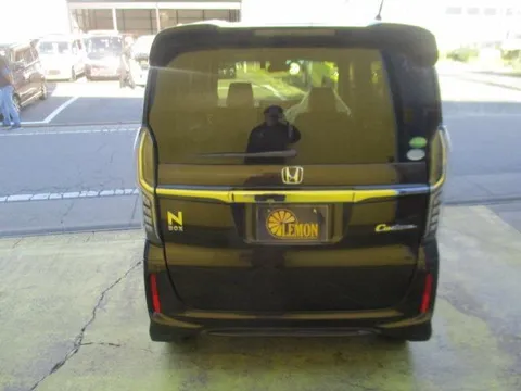 Honda N-BOX Custom