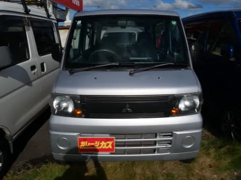 Mitsubishi Minicab Van