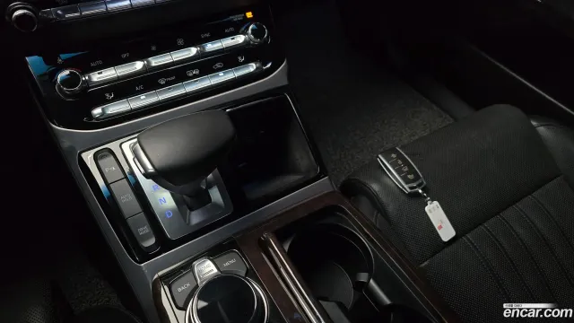 Genesis G90 (EQ900)