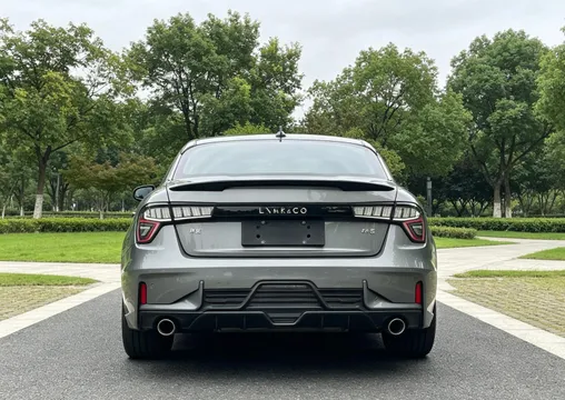 Lynk & Co 03