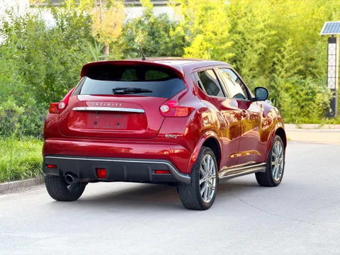 Infiniti ESQ