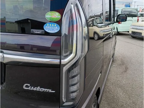 Honda N-BOX Custom