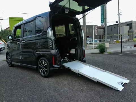 Honda N-BOX Custom