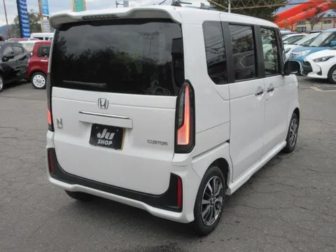 Honda N-BOX Custom