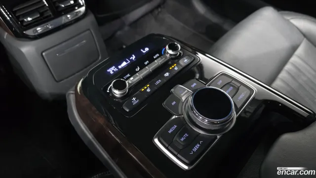 Genesis G90 (EQ900)