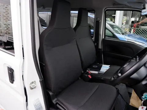 Nissan Clipper Van