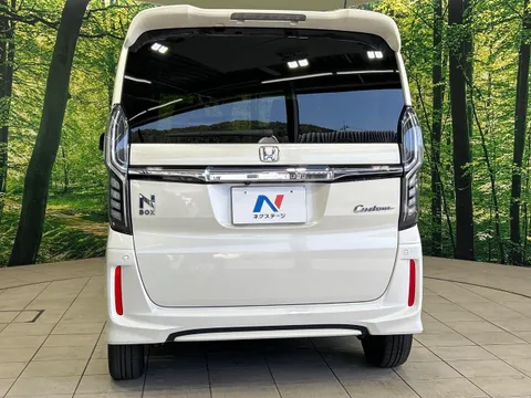 Honda N-BOX Custom