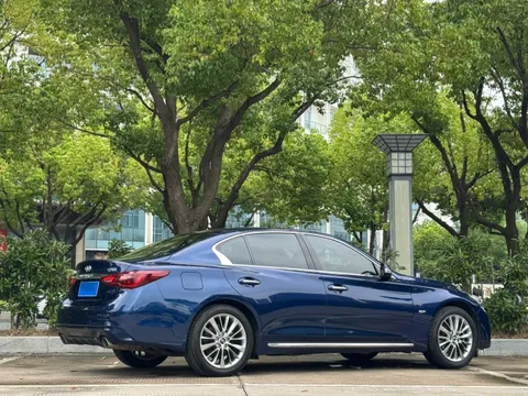 Infiniti Q50L