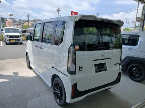 Honda N-BOX Custom