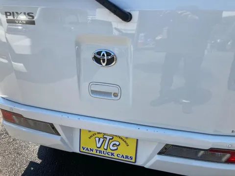 Toyota Pixis Van