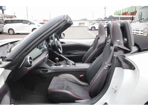 Mazda MX-5 (Roadster)