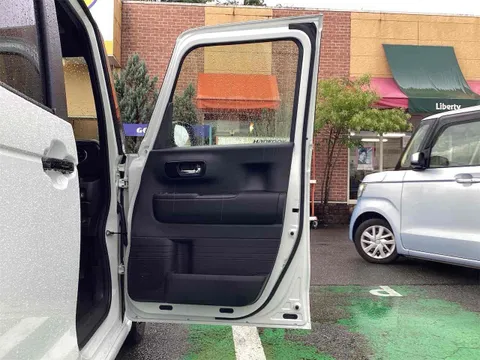 Honda N-BOX Custom