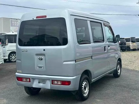 Toyota Pixis Van