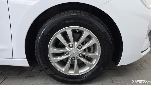 Hyundai Elantra (Avante)