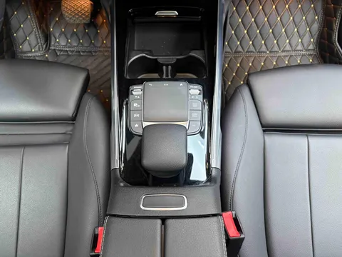 Mercedes-Benz Mercedes-Benz GLB
