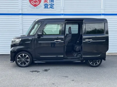 Suzuki Spacia Custom