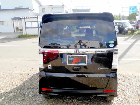 Honda N-BOX Custom