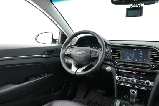 Hyundai Elantra (Avante)