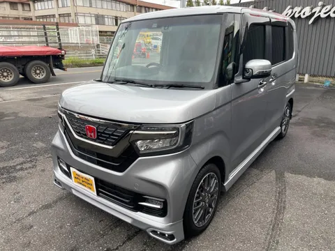 Honda N-BOX Custom