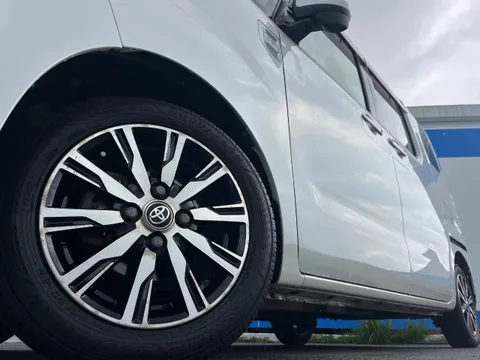 Toyota Pixis Mega