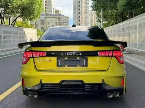 Lynk & Co 03