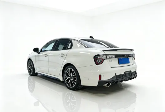 Lynk & Co 03