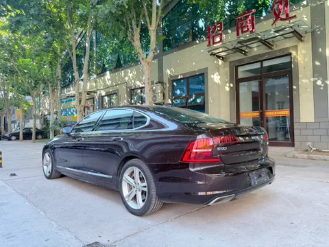 Volvo S90