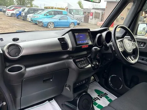 Honda N-BOX Slash
