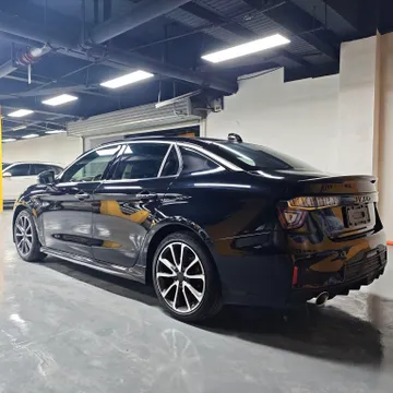 Lynk & Co 03